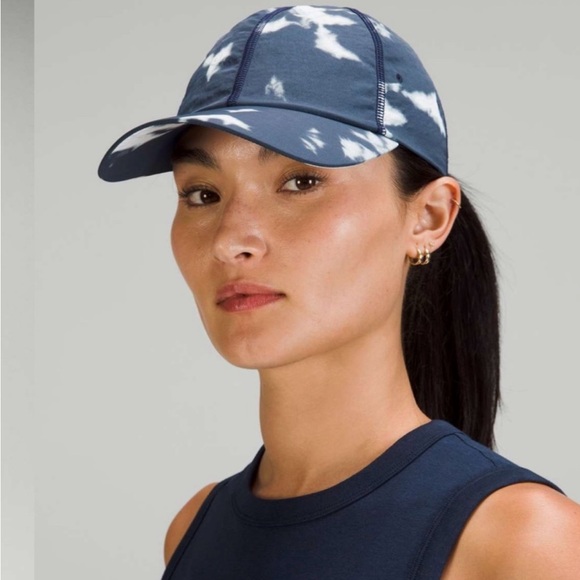 SOLD 🍒 Lulu Baller Hat Soft
Indigo Ice Print Blue Multi Brand new without tags - Picture 3 of 9